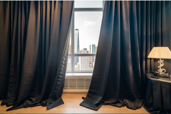 Guia completo de cortinas blackout: como escolher a melhor para seu quarto